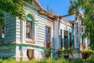 Eski mimarinin terk edilmiş tarihi ve kültürel mirası. Kıyametin olağandışı ayrıntıları. Arkaplan
