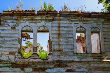 Eski mimarinin terk edilmiş tarihi ve kültürel mirası. Kıyametin olağandışı ayrıntıları. Arkaplan