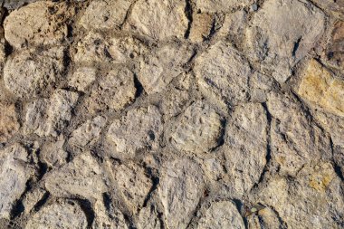 Taş duvar. Sert desenli yüzey. Tasarım için boş veya grafik kaynak arkaplanı.