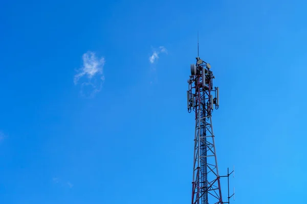 Tornyok Antennák Háttér Szöveges Vagy Feliratos Másolási Hellyel — Stock Fotó