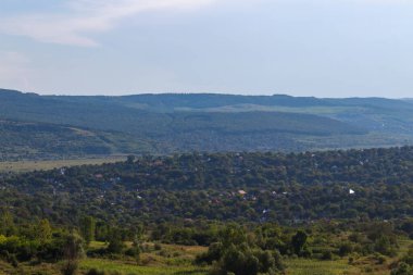 Doğu Avrupa 'nın dağlık doğası. Metin veya yazıtlar için kopyalama alanı olan arkaplan