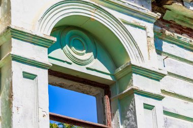 Eski mimarinin terk edilmiş tarihi ve kültürel mirası. Kıyametin olağandışı ayrıntıları. Arkaplan