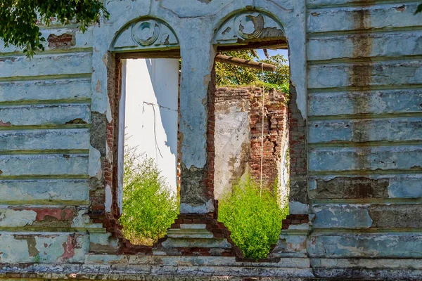 Eski mimarinin terk edilmiş tarihi ve kültürel mirası. Kıyametin olağandışı ayrıntıları. Arkaplan