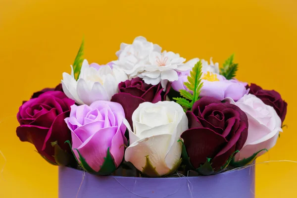 Fiori Artificiali Fatti Sapone Bouquet Regalo Con Focus Selettivo Congratulazioni — Foto Stock