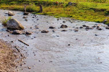 Kaybolan nehirler ve kurumuş su depoları. Gezegenin ekolojisi sorunları. Metin için kopyalama alanı olan arkaplan
