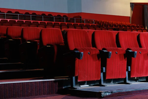 Sessel Einem Dunklen Kino Hintergrund Mit Kopierraum Für Text Oder — Stockfoto