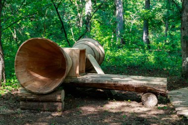 Tahta ses yükseltici. Eski moda, eski usul bir megafon. Metin için kopyalama alanı olan arkaplan