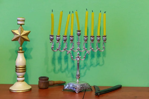 蜡烛和古老的犹太符号 带有文本复制空间的背景 — 图库照片