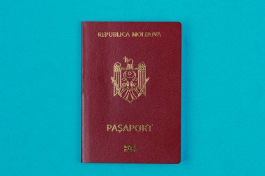 Moldova Cumhuriyeti vatandaşının modern yabancı pasaportu. Metin için kopyalama alanı olan arkaplan.