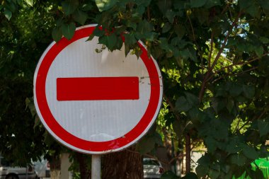 Yol tabelası girişi yasaktır. Metin için kopyalama alanı olan arkaplan