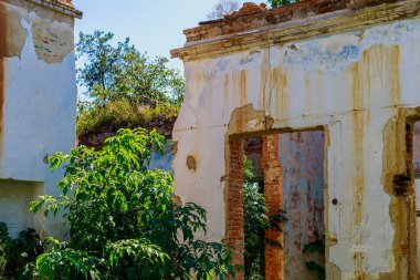 Eski mimarinin terk edilmiş tarihi ve kültürel mirası. Kıyametin olağandışı ayrıntıları. Arkaplan