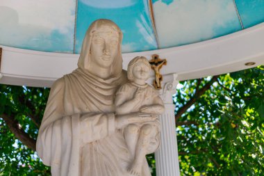 Bebek İsa, dini heykel. Metin için kopyalama alanı olan arkaplan. İnancın ve dinin sembolü.