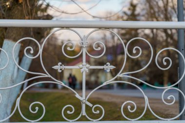 Hristiyanlığın dini bir sembolü olarak haç. İnancın dini işareti. Metin için kopyalama alanı olan arkaplan
