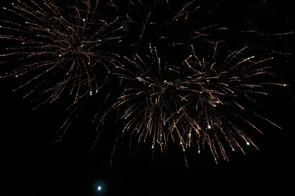 Sehr Schönes Feuerwerk Gegen Den Schwarzen Himmel Mit Kopierraum Für — Stockfoto