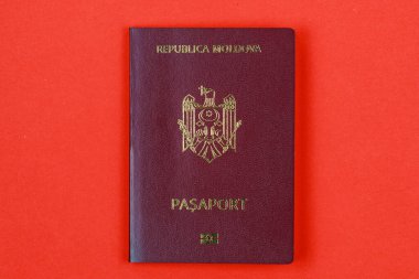 Moldova Cumhuriyeti vatandaşının modern yabancı pasaportu. Metin için kopyalama alanı olan arkaplan.