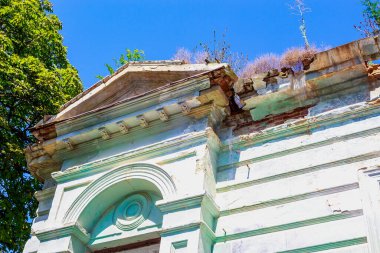 Eski mimarinin terk edilmiş tarihi ve kültürel mirası. Kıyametin olağandışı ayrıntıları. Arkaplan