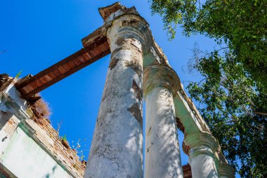 Eski mimarinin terk edilmiş tarihi ve kültürel mirası. Kıyametin olağandışı ayrıntıları. Arkaplan
