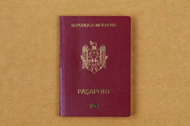 Moldova Cumhuriyeti vatandaşının modern yabancı pasaportu. Metin için kopyalama alanı olan arkaplan.