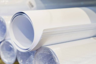 Kıvrık çizim kağıtları. Metin için kopyalama alanı olan arkaplan