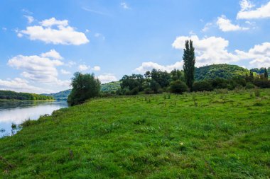 Tipik Moldova yeşil tarım ülkesi Moldova Cumhuriyeti manzarası. Metin veya yazı için kopyalama alanı olan arkaplan