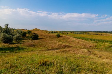 Doğu Avrupa 'nın dağlık doğası. Metin veya yazıtlar için kopyalama alanı olan arkaplan