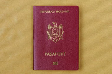 Moldova Cumhuriyeti vatandaşının modern yabancı pasaportu. Metin için kopyalama alanı olan arkaplan.