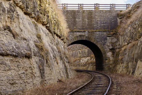 Ponte Rodoviária Com Túnel Ferroviário Desfiladeiro Inscrição Russo 1893 Fundo — Fotografia de Stock