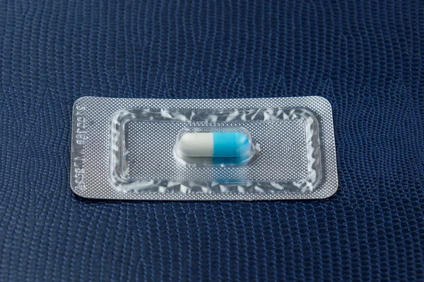 Buborékcsomagolás Vagy Egy Nagyon Fontos Drága Tablettát Vagy Tablettát Tartalmazó — Stock Fotó