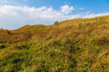 Doğu Avrupa 'nın dağlık doğası. Metin veya yazıtlar için kopyalama alanı olan arkaplan