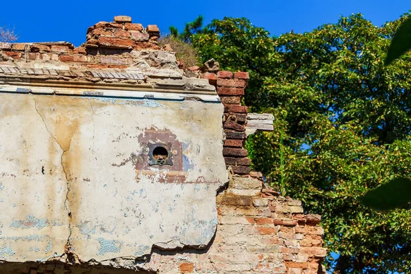 Eski mimarinin terk edilmiş tarihi ve kültürel mirası. Kıyametin olağandışı ayrıntıları. Arkaplan