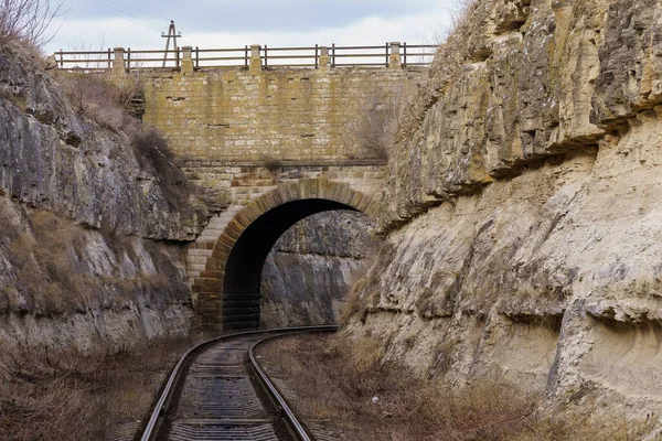 Ponte Rodoviária Com Túnel Ferroviário Desfiladeiro Inscrição Russo 1893 Fundo — Fotografia de Stock