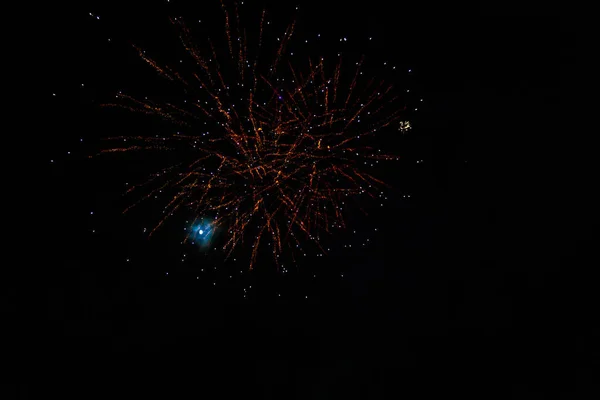 Fogos Artifício Muito Bonitos Contra Céu Negro Com Espaço Cópia — Fotografia de Stock