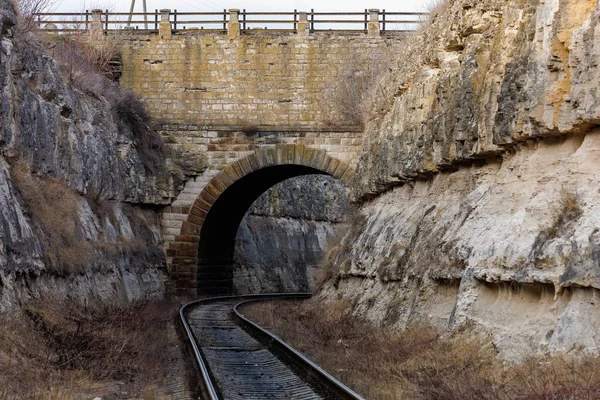 Ponte Rodoviária Com Túnel Ferroviário Desfiladeiro Inscrição Russo 1893 Fundo — Fotografia de Stock