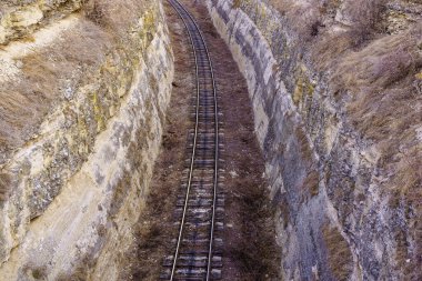 Kanyonda demiryolu var. Metin için arkaplan ya da kopyala