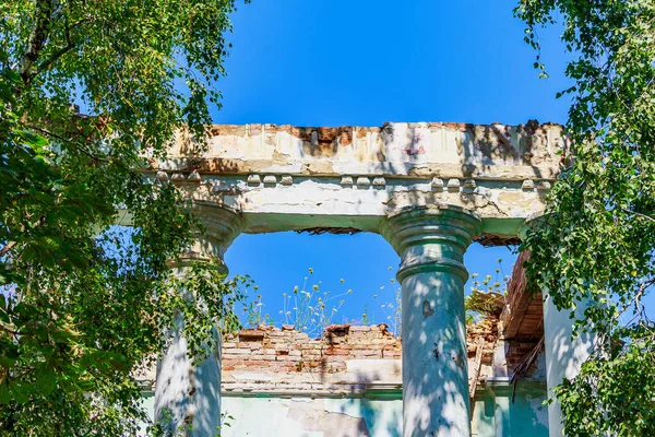 Eski Mimarinin Terk Edilmiş Tarihi Kültürel Mirası Kıyametin Olağandışı Ayrıntıları — Stok fotoğraf