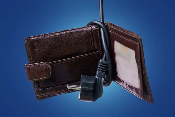 Electric Cord Plug Tied Knot Old Wallet Concept Energy Crisis — Stock Photo, Image