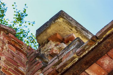 Eski mimarinin terk edilmiş tarihi ve kültürel mirası. Kıyametin olağandışı ayrıntıları. Arkaplan