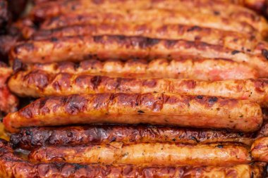 Uluslararası sokak yemekleri festivalinde satılık ızgara sosisleri kapatıyoruz. Geçmişi. Geleneksel festival mutfağı