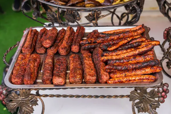 Nahaufnahme Von Gegrilltem Lula Kebab Und Würstchen Die Auf Dem — Stockfoto