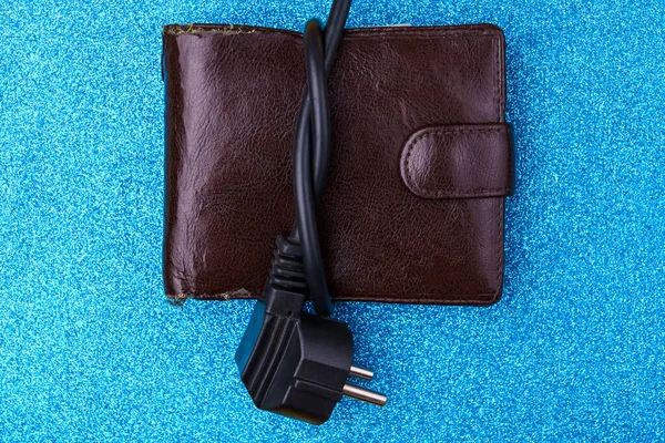 Electrical Wire Tied Knot Old Decrepit Wallet Concept Energy Crisis — Stock Photo, Image
