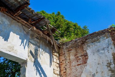 Eski mimarinin terk edilmiş tarihi ve kültürel mirası. Kıyametin olağandışı ayrıntıları. Arkaplan