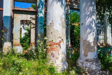 Eski mimarinin terk edilmiş tarihi ve kültürel mirası. Kıyametin olağandışı ayrıntıları. Arkaplan