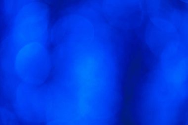 Portre merceğinin bokeh veya bulanık arkaplanı. Odaklanma azaldı. Soğuk gece neon tonu