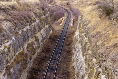 Kanyonda demiryolu var. Metin için arkaplan ya da kopyala
