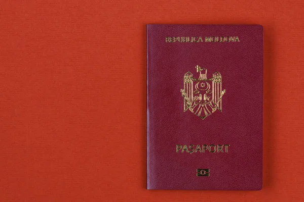 Modernt Utländskt Pass För Medborgare Republiken Moldavien Bakgrund Med Kopieringsutrymme — Stockfoto