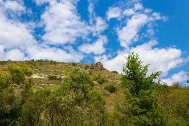 Doğu Avrupa 'nın dağlık doğası. Metin veya yazıtlar için kopyalama alanı olan arkaplan