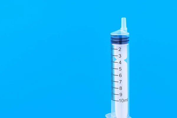 Classic Disposable Syringe Needle Blue Medical Background Copy Space Text — Foto de Stock