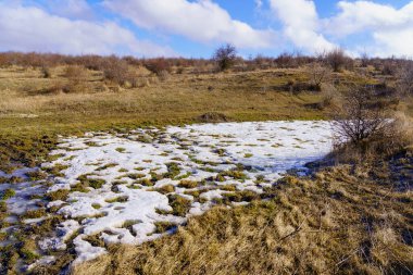 Doğu Avrupa 'nın resimli tepe vadisi. Metin için kopyalama alanı olan arkaplan