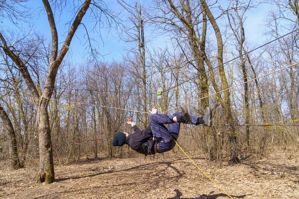 Amateur Tourists Train Forest Climb Stretched Rope Background Copy Space — стоковое фото