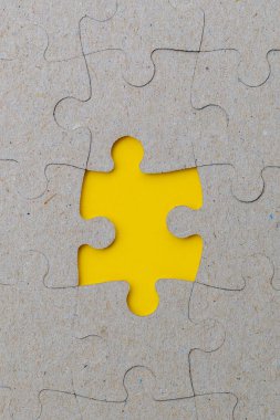 Tek elementi olmayan bulmacalar. Metin veya yazı için boşluk kopyala. Dikey resim.